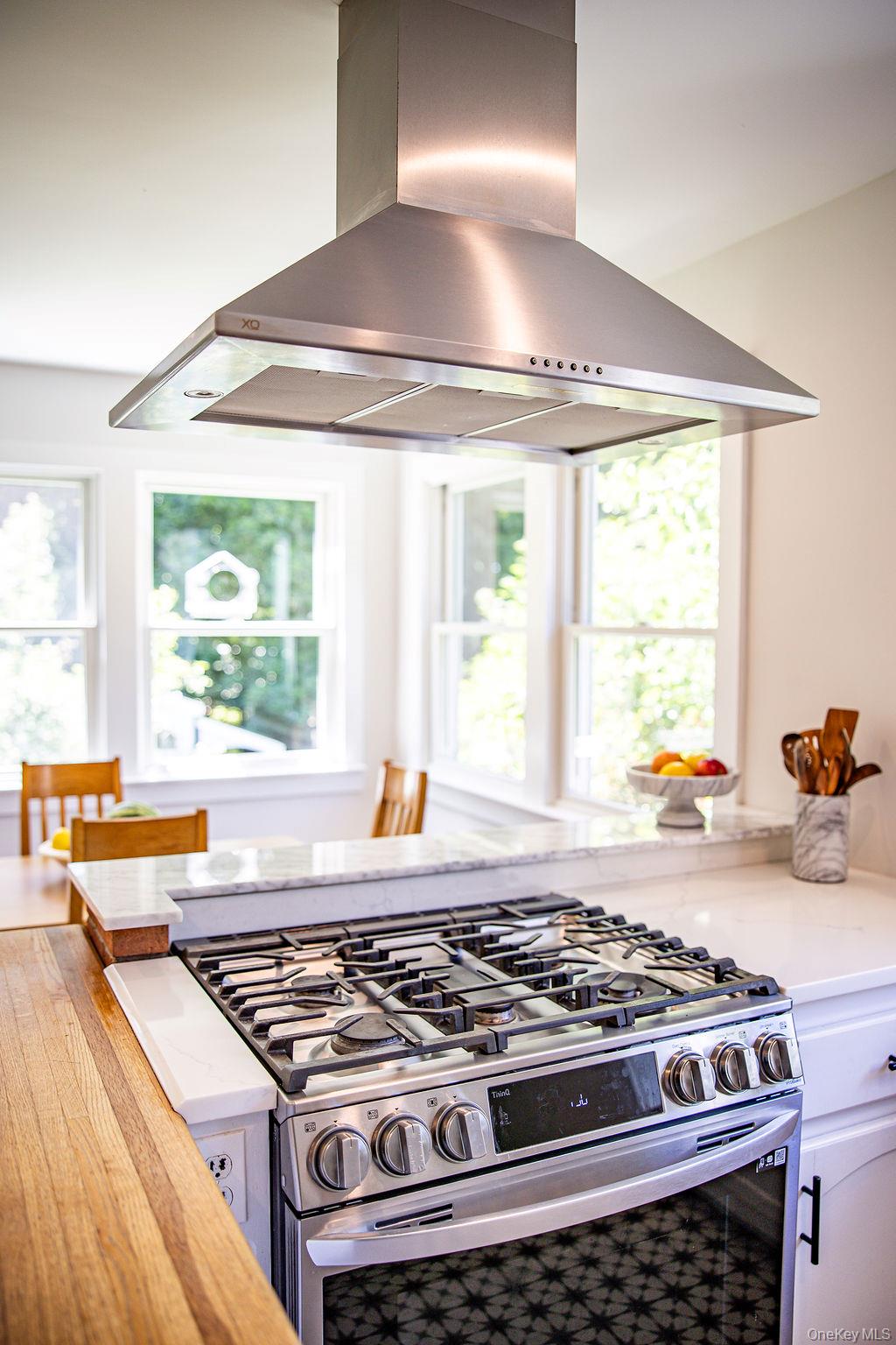 22 Braemer Road Setauket, NY 11733 - Photo 23 of 45 Gas cooking