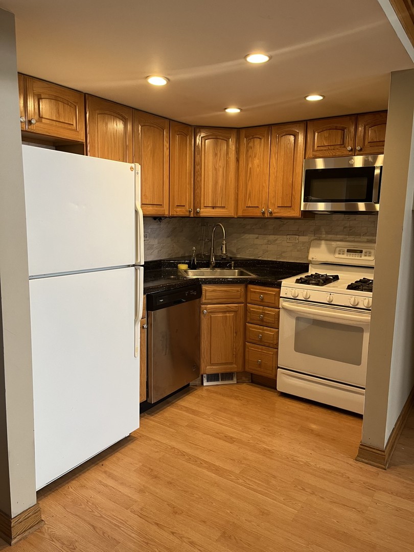 400 McCarthy Road, Unit 203 Lemont, IL 60439 - Photo 4 of 23 Gallery Image 4