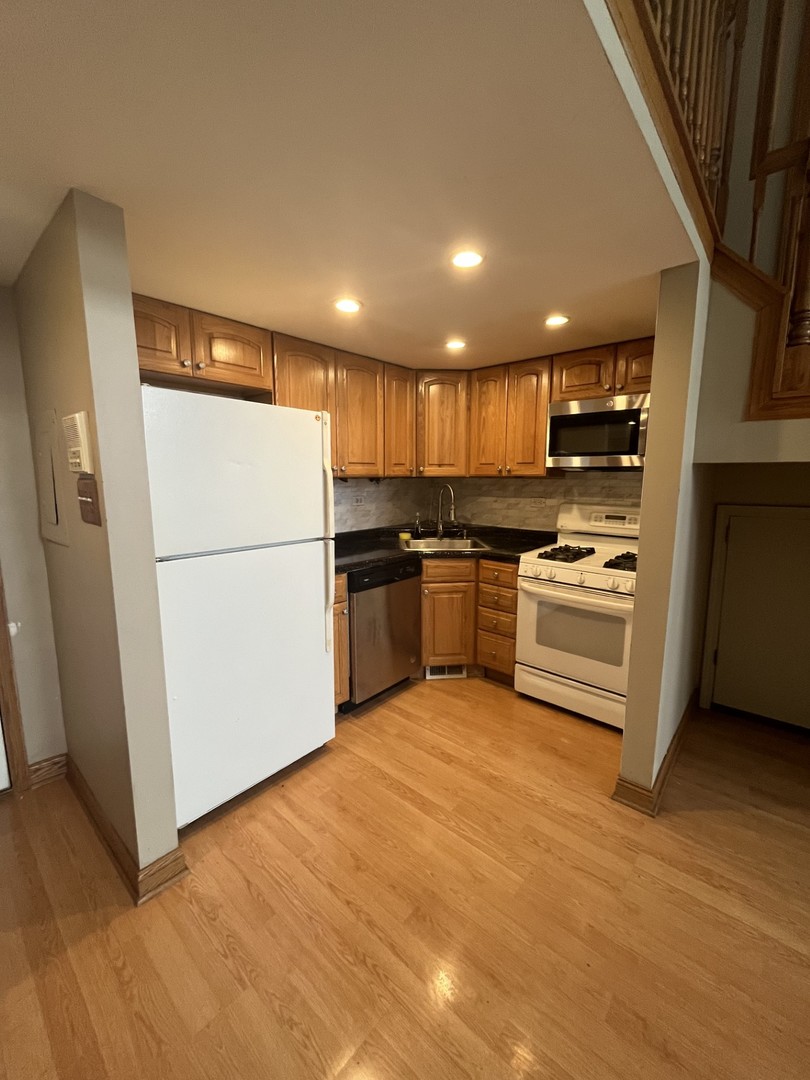 400 McCarthy Road, Unit 203 Lemont, IL 60439 - Photo 6 of 23 Gallery Image 6