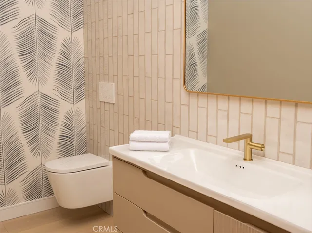 a bedroom with a bed and a large mirror