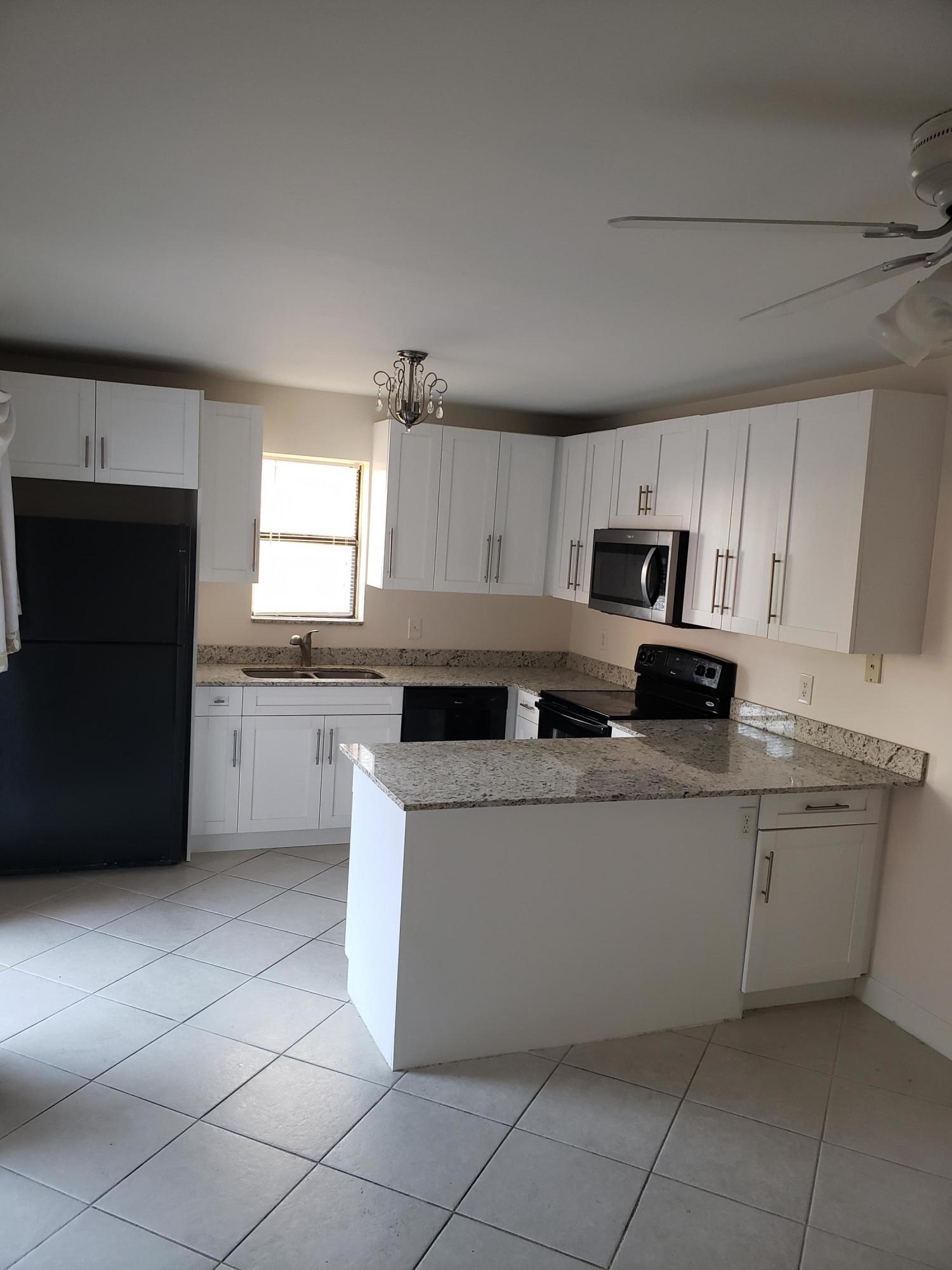 7494 Courtyard Run East Boca Raton, FL 33433 - Photo 2 of 11 Kitchen