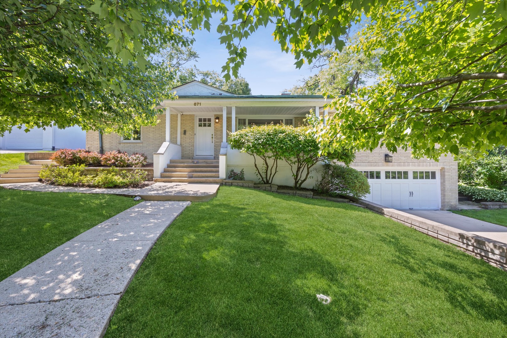 671 Revere Road Glen Ellyn, IL 60137 - Photo 1 of 40
