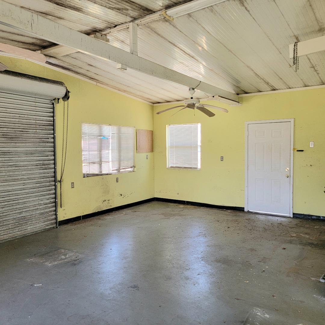 1096 8th Street Okeechobee, FL 34974 - Photo 18 of 19 Garage view 2