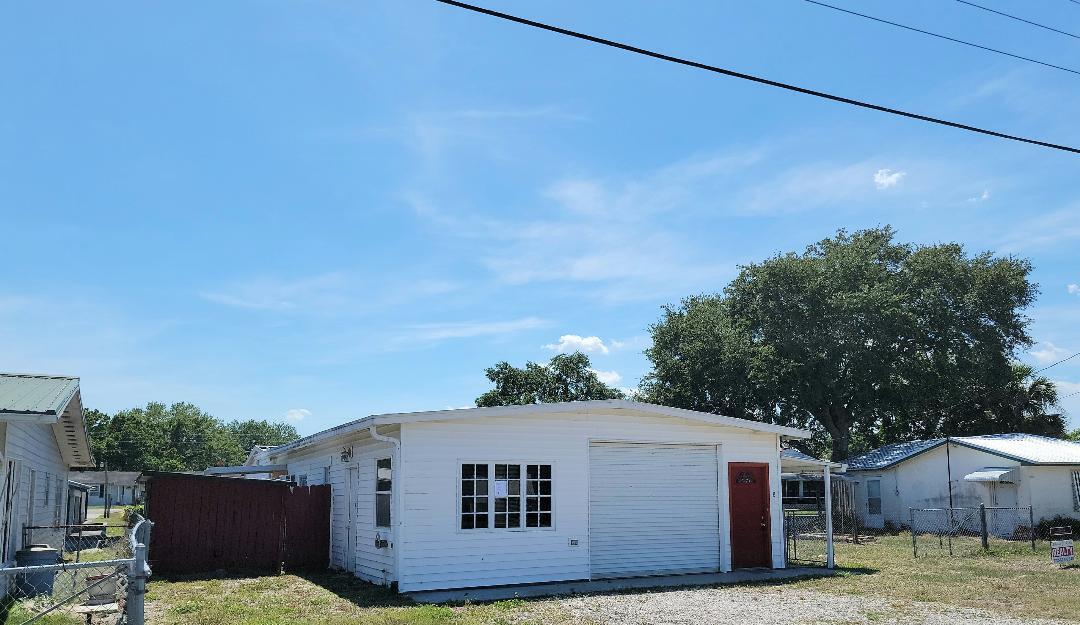 1096 8th Street Okeechobee, FL 34974 - Photo 19 of 19 Exterior of garage