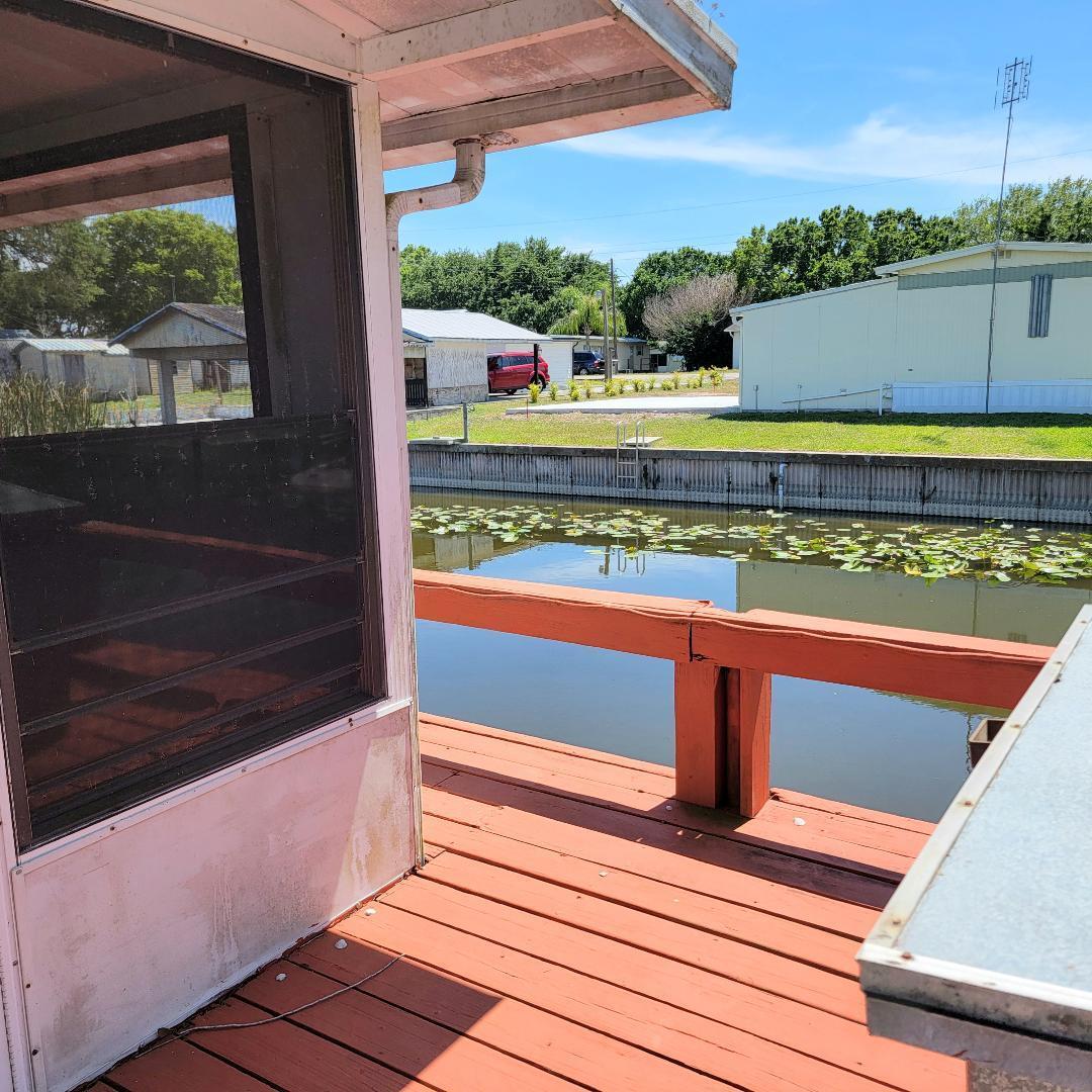 1096 8th Street Okeechobee, FL 34974 - Photo 4 of 19 Wrap Around Deck