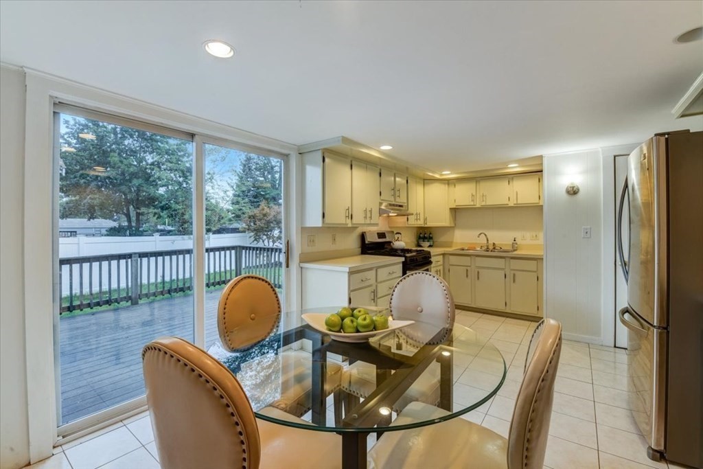 74 Boynton Street Waltham, MA 02453 - Photo 6 of 27
