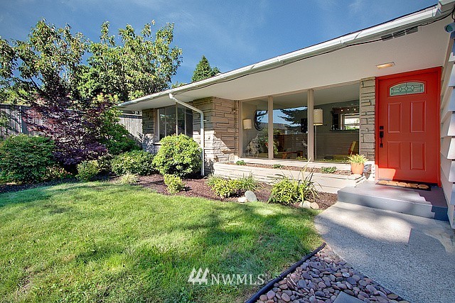 6056 50th Avenue Southwest Seattle, WA 98136 - Photo 2 of 15 Gallery Image 2