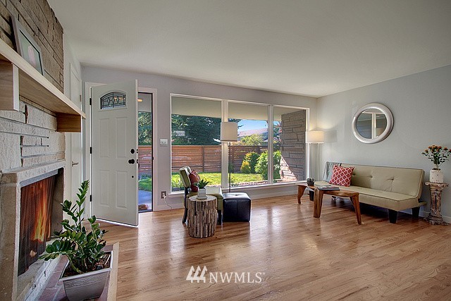 6056 50th Avenue Southwest Seattle, WA 98136 - Photo 5 of 15 Gallery Image 5