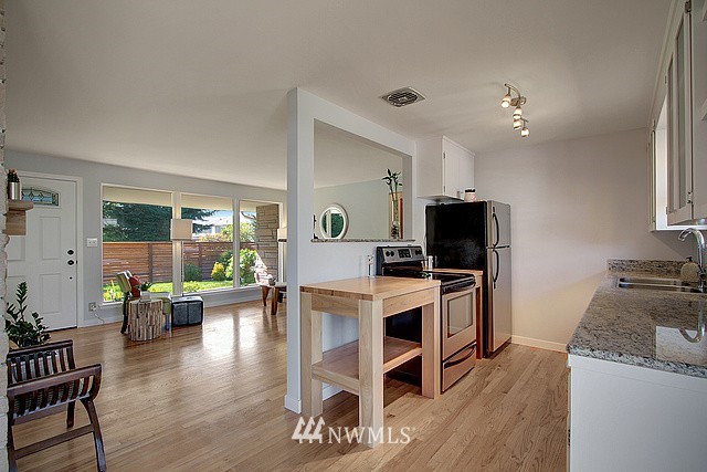 6056 50th Avenue Southwest Seattle, WA 98136 - Photo 6 of 15 Gallery Image 6