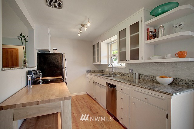 6056 50th Avenue Southwest Seattle, WA 98136 - Photo 7 of 15 Gallery Image 7
