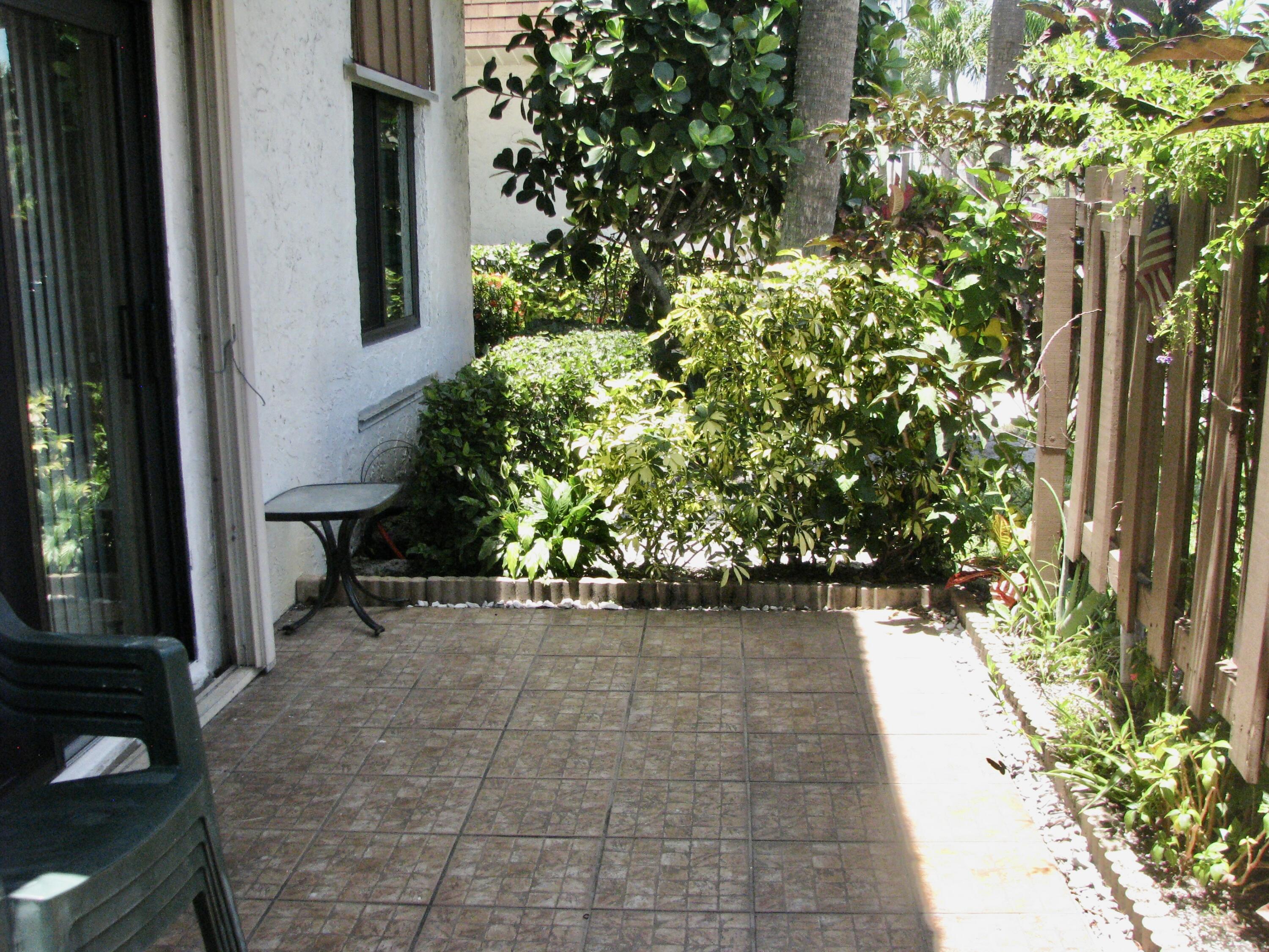 950 South Kanner Highway, Unit D4 Stuart, FL 34994 - Photo 27 of 36 a view of entryway with flower pots