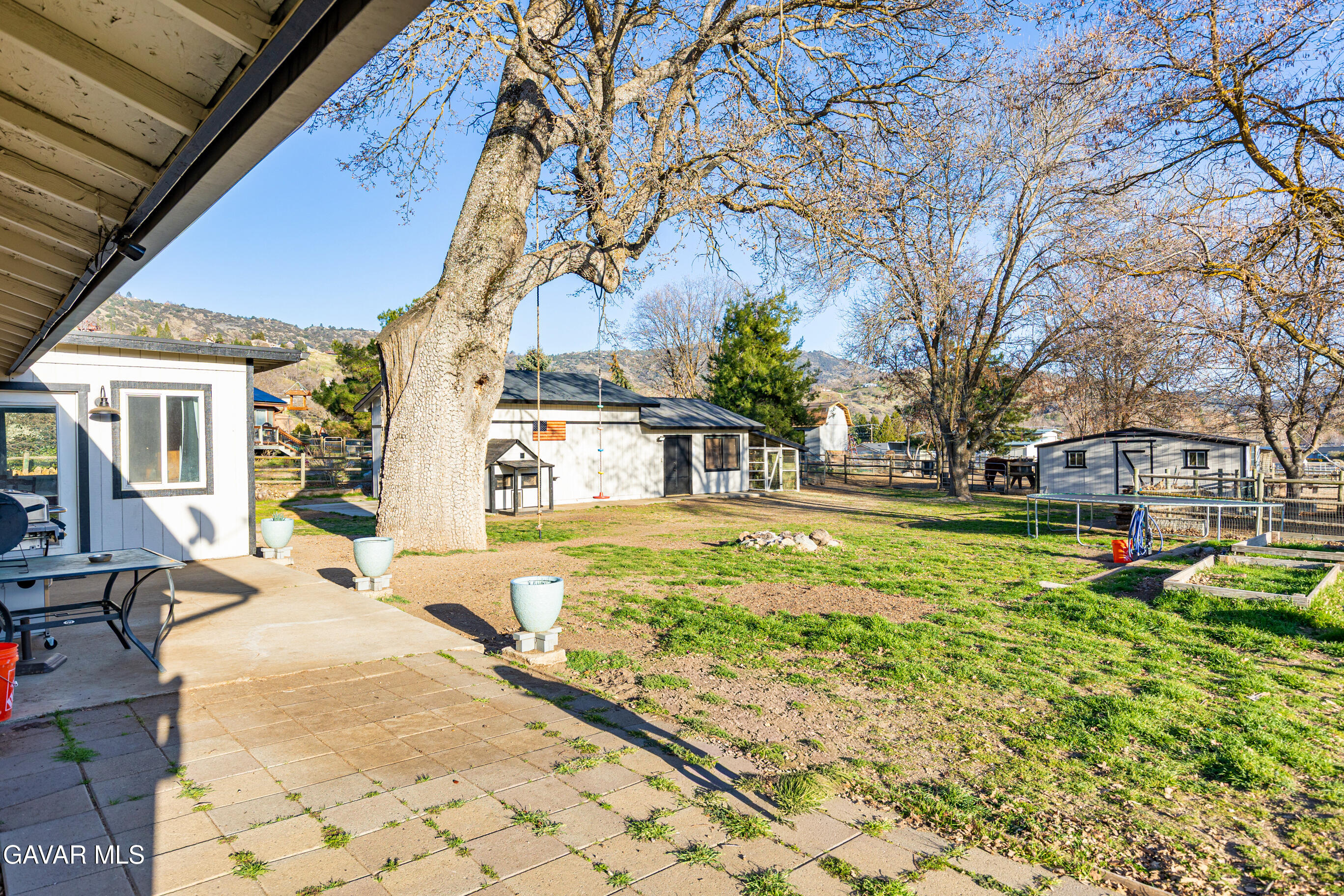 28050 Black Gold Way Tehachapi, CA 93561 - Photo 40 of 51 38