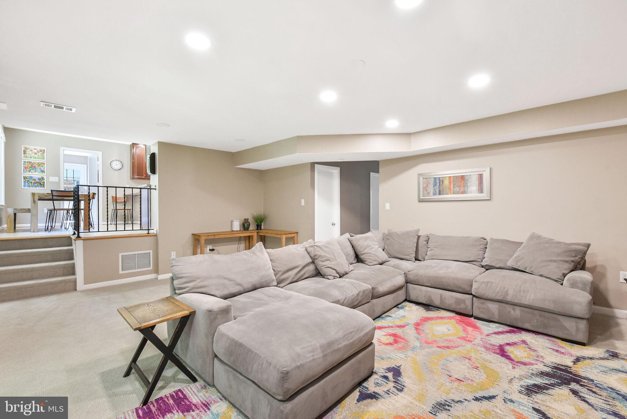11815 Prestwick Road Potomac, MD 20854 - Photo 18 of 52 Family Room