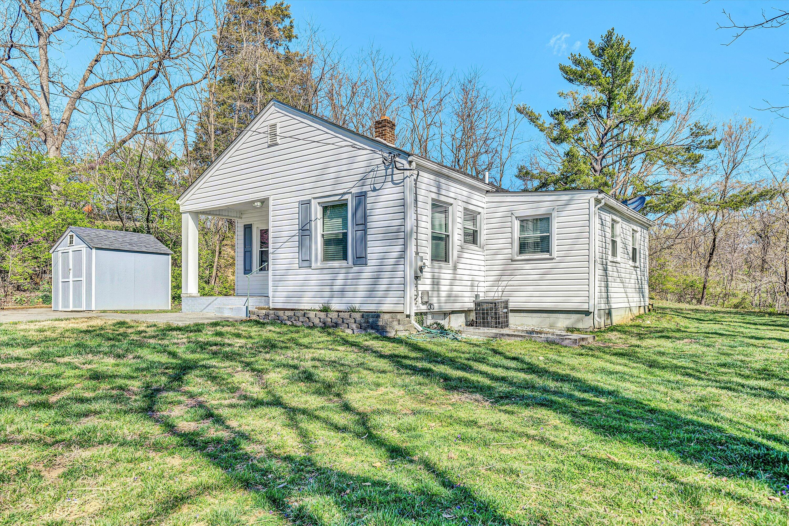 2452 Kessler Road Northeast Roanoke, VA 24012 - Photo 1 of 18 01-DSC00221