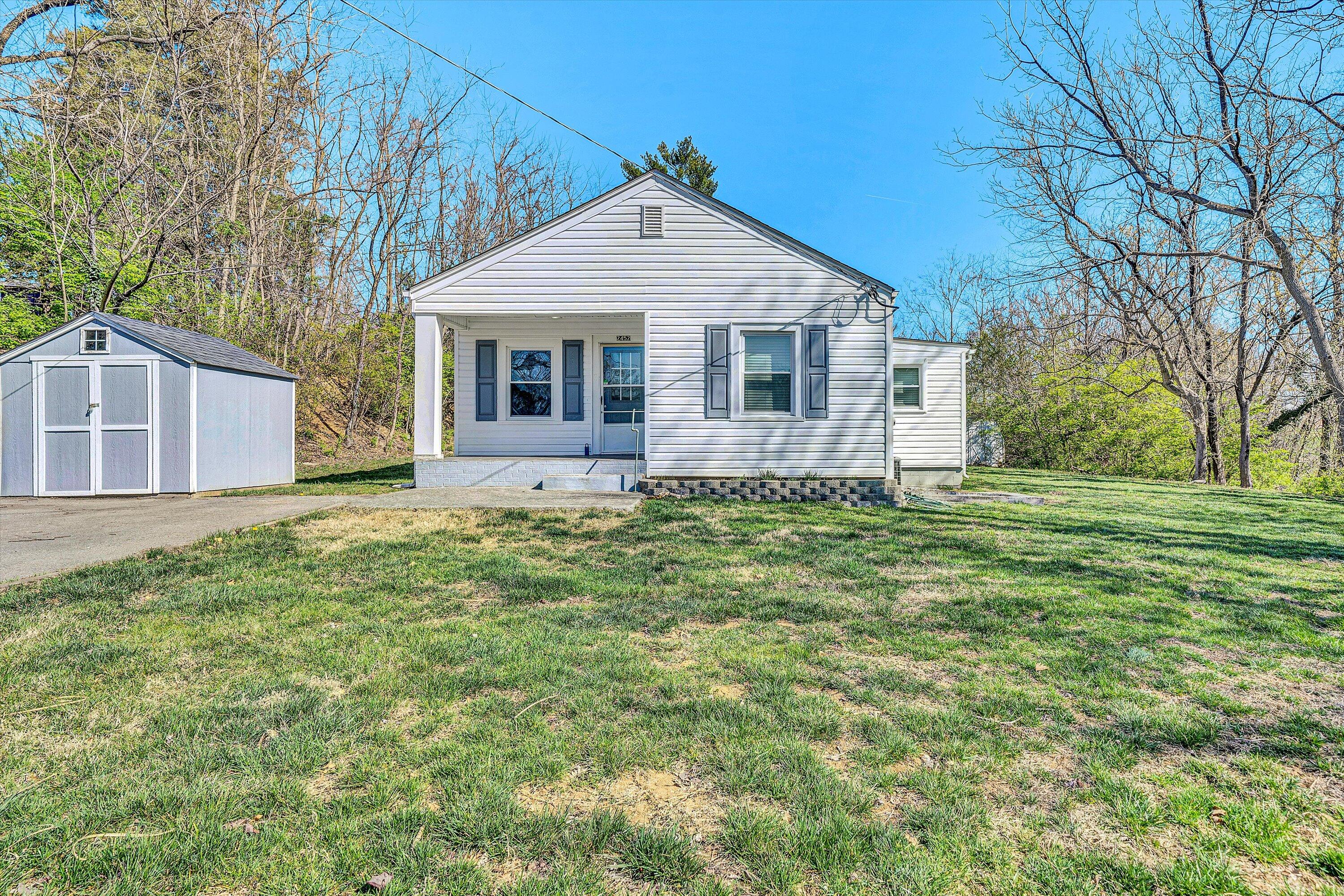 2452 Kessler Road Northeast Roanoke, VA 24012 - Photo 2 of 18 02-DSC00211