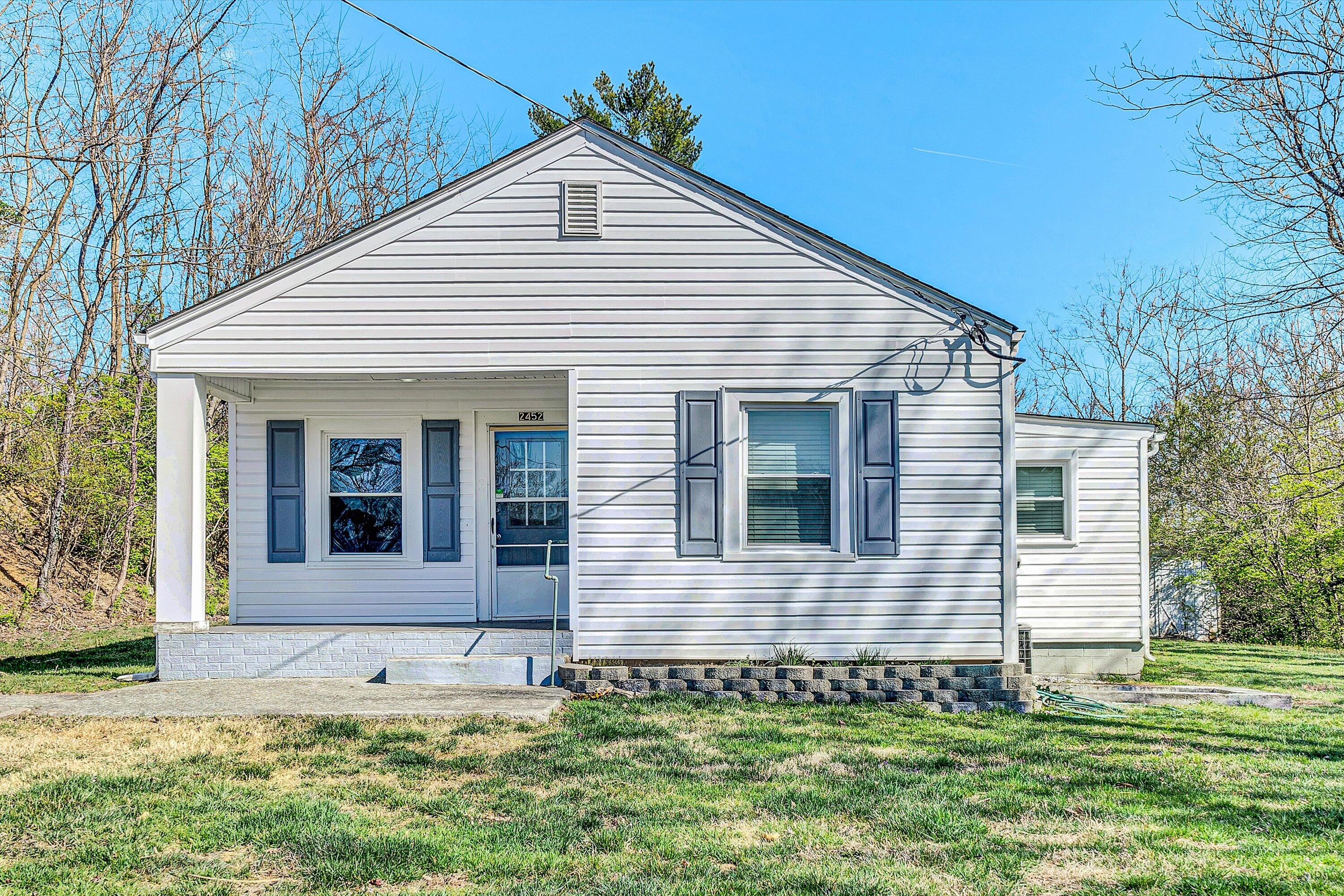 2452 Kessler Road Northeast Roanoke, VA 24012 - Photo 3 of 18 03-DSC00216
