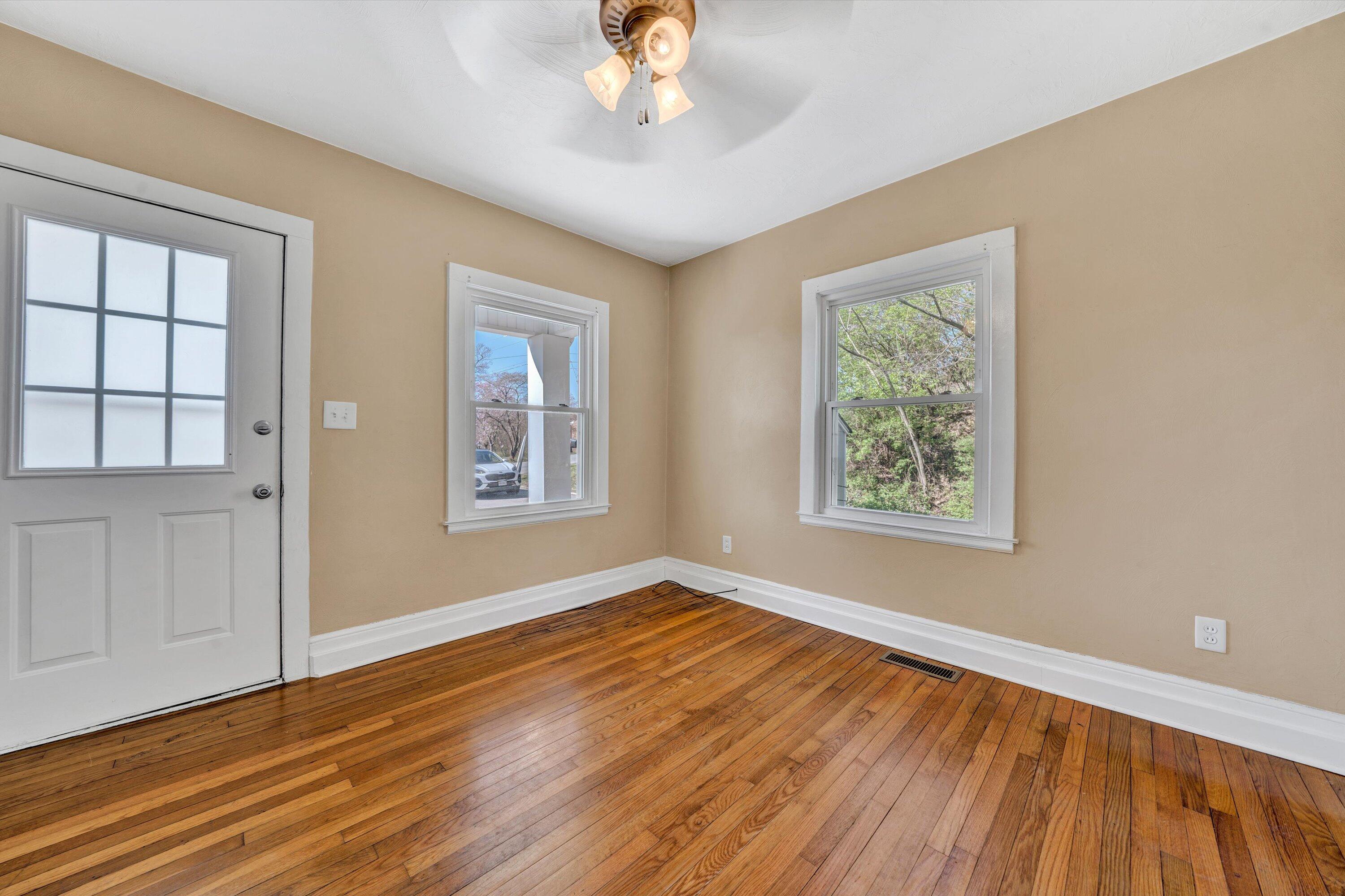2452 Kessler Road Northeast Roanoke, VA 24012 - Photo 4 of 18 04-DSC00226