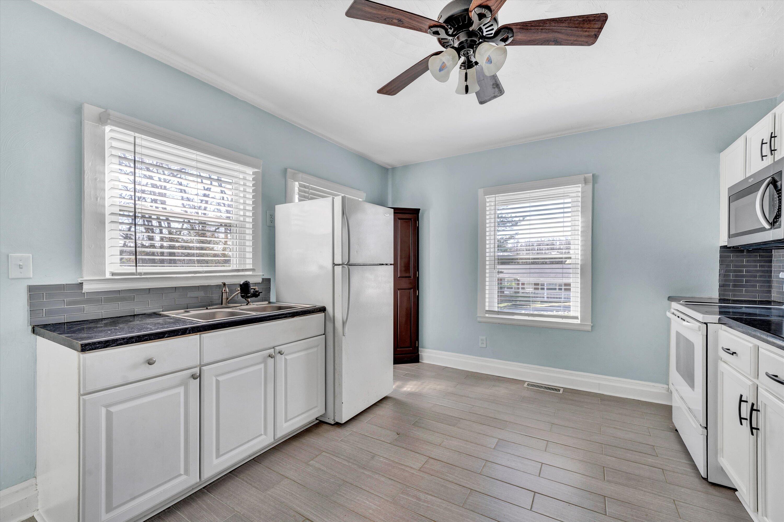 2452 Kessler Road Northeast Roanoke, VA 24012 - Photo 6 of 18 06-DSC00236