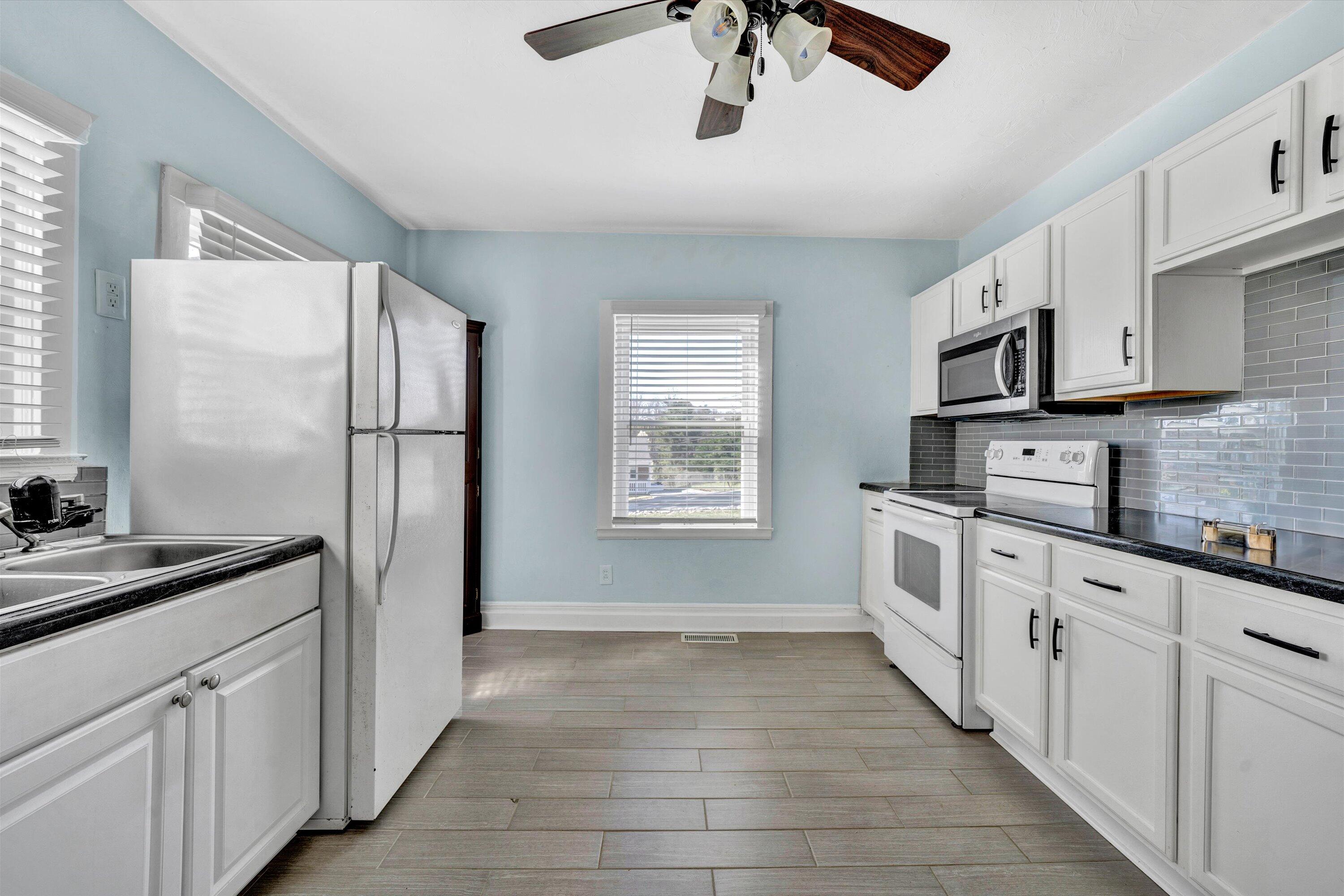 2452 Kessler Road Northeast Roanoke, VA 24012 - Photo 7 of 18 07-DSC00241