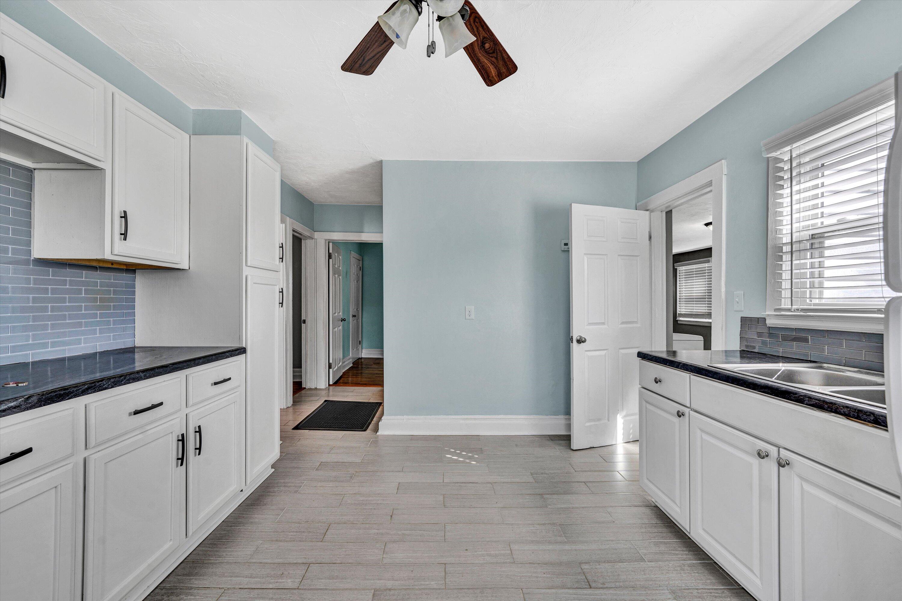 2452 Kessler Road Northeast Roanoke, VA 24012 - Photo 8 of 18 08-DSC00246