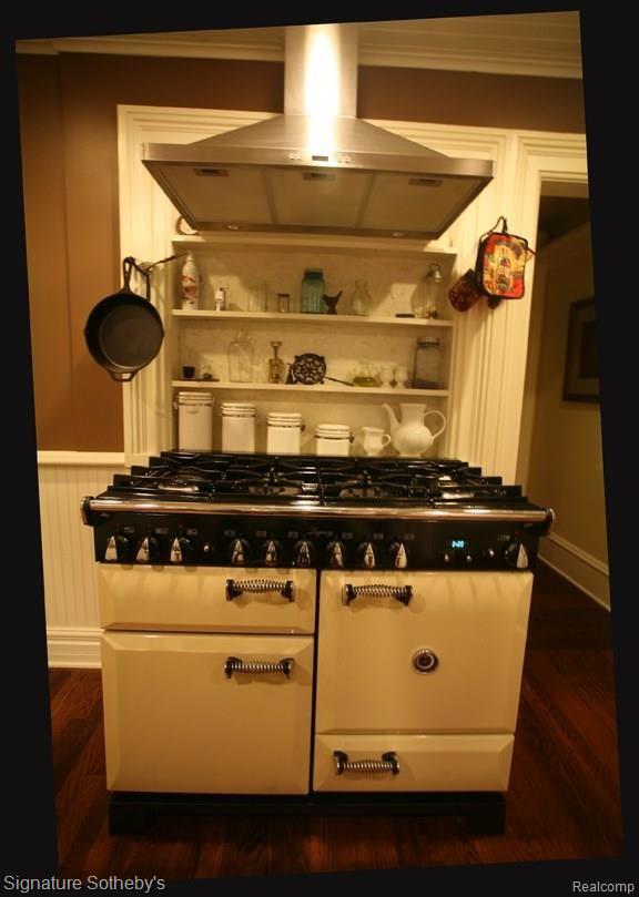 61 South Holcomb Road Clarkston, MI 48346 - Photo 21 of 52 Kitchen Stove.jpg