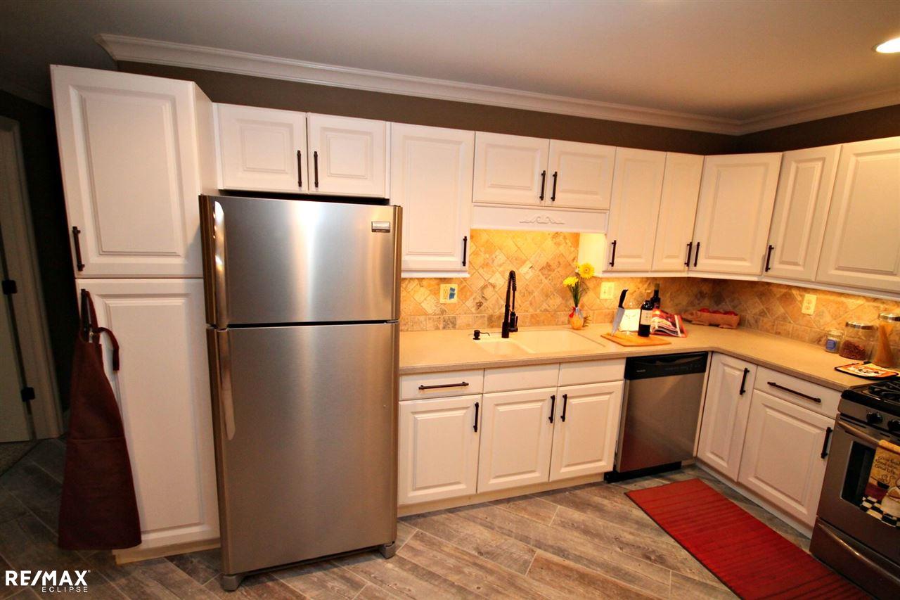 2030 Grace Rochester, MI 48309 - Photo 11 of 31 31261141-10.JPG