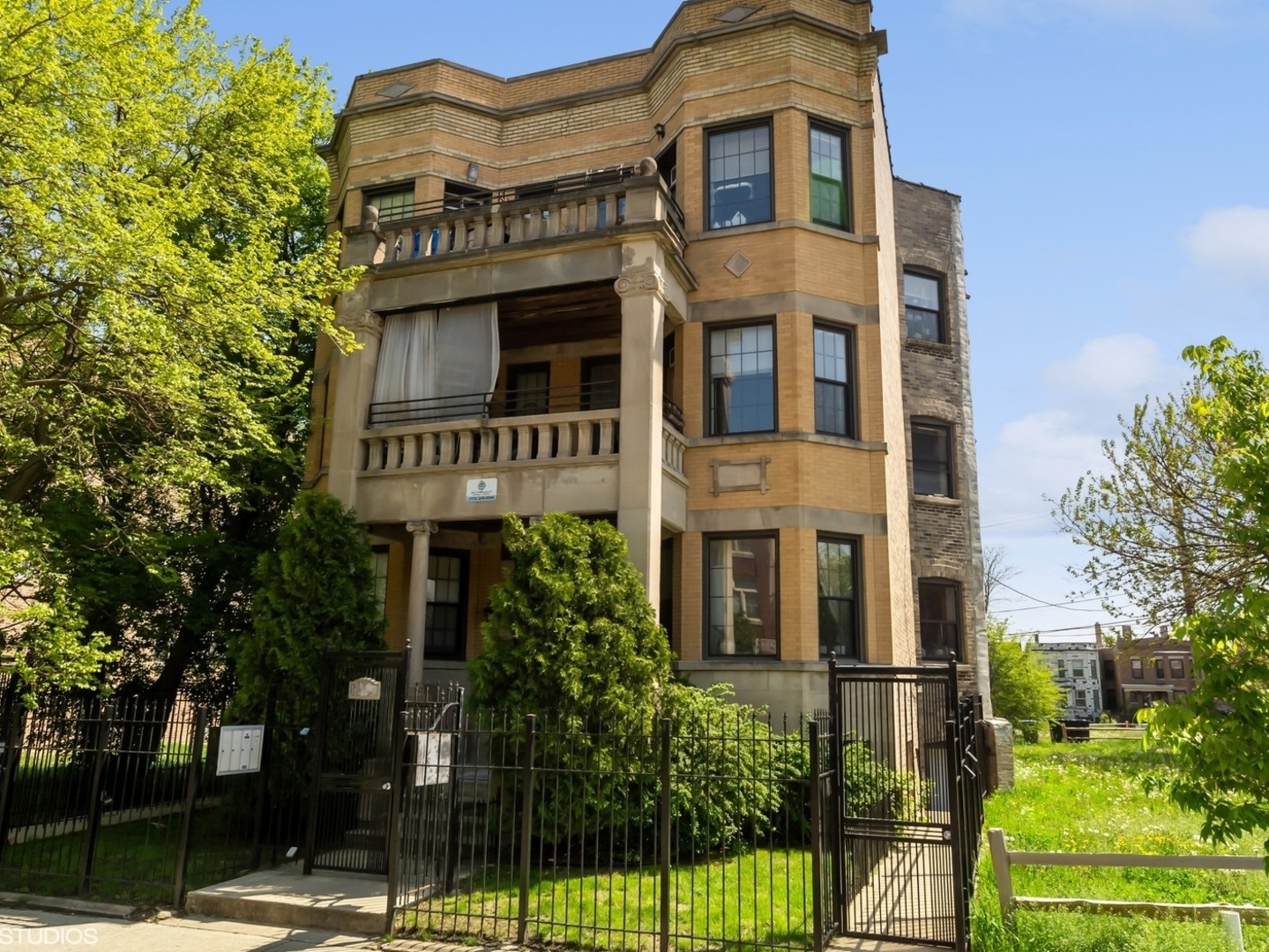1519 East Marquette Road, Unit 2W Chicago, IL 60637 - Photo 1 of 11