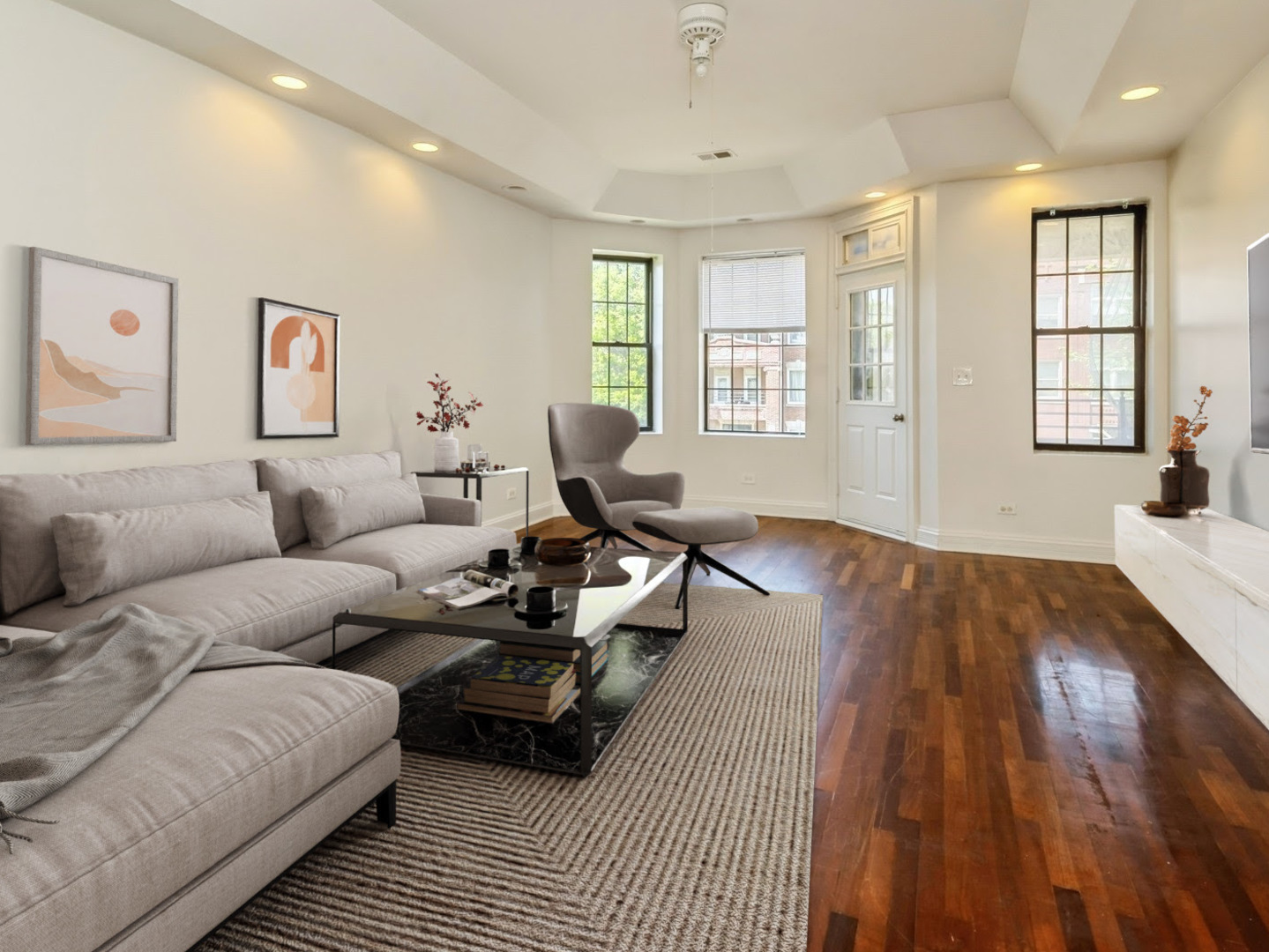 1519 East Marquette Road, Unit 2W Chicago, IL 60637 - Photo 2 of 11