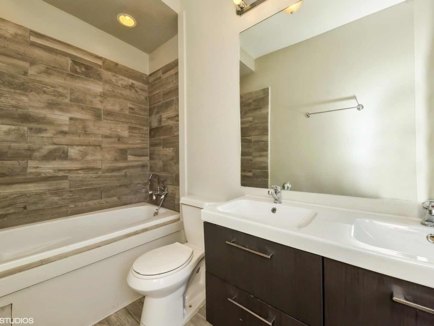 1519 East Marquette Road, Unit 2W Chicago, IL 60637 - Photo 7 of 11