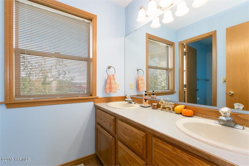 1350 Gilbert Road Zillah, WA 98953 - Photo 13 of 18 a bathroom with a sink and a large mirror