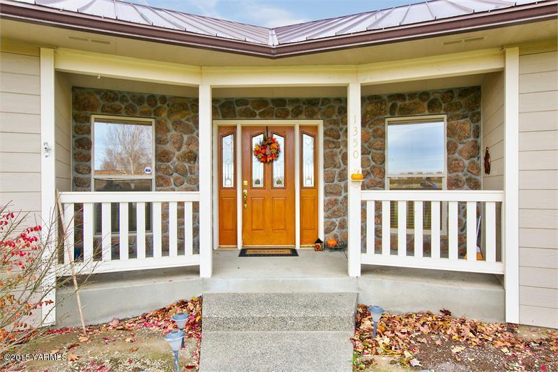 1350 Gilbert Road Zillah, WA 98953 - Photo 3 of 18 front view of a house with a window