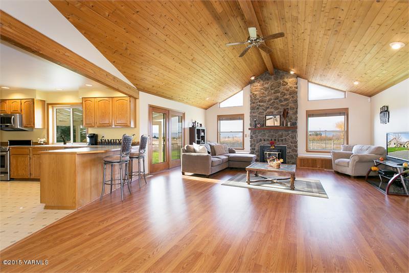 1350 Gilbert Road Zillah, WA 98953 - Photo 4 of 18 a living room with furniture floor to ceiling window and a kitchen view