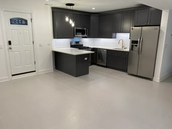 $2,225 | 1114 North Hoyne Avenue, Unit G, Chicago, IL 60622