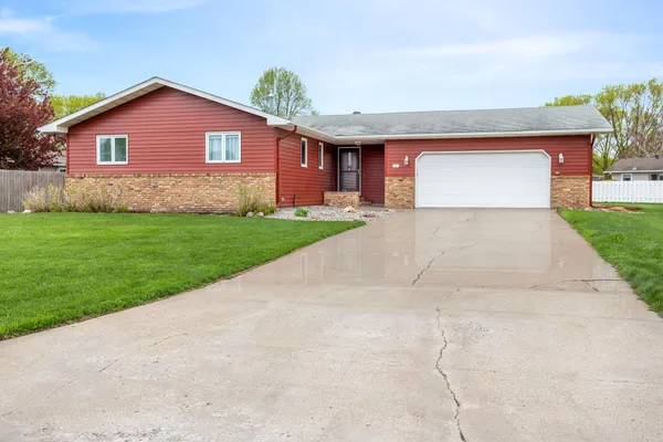 $408,000 | 1437 East Gateway Circle South, Fargo, ND 58103
