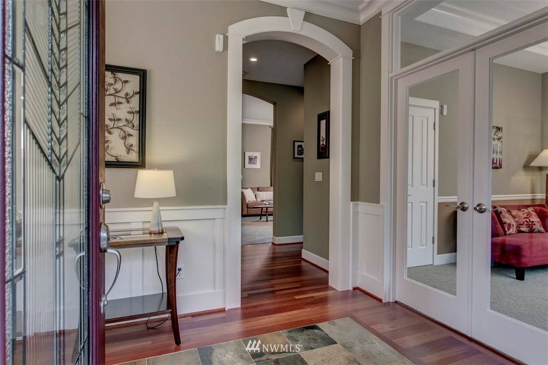 817 South 37th Place Renton, WA 98055 - Photo 3 of 25