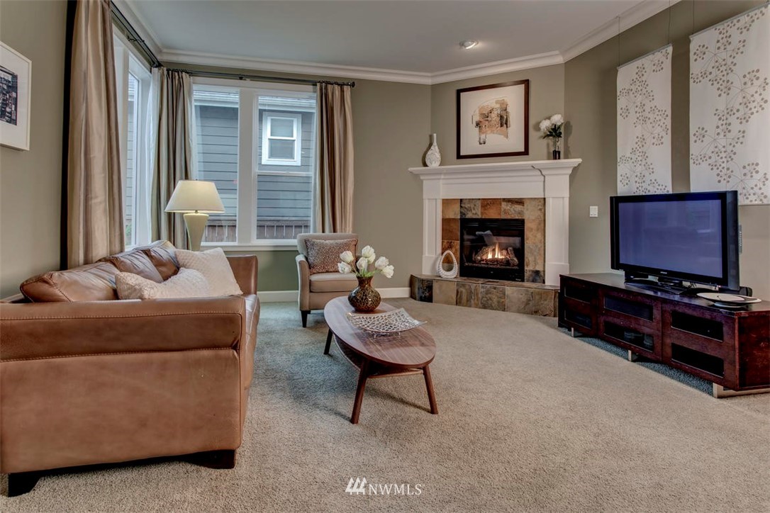 817 South 37th Place Renton, WA 98055 - Photo 4 of 25