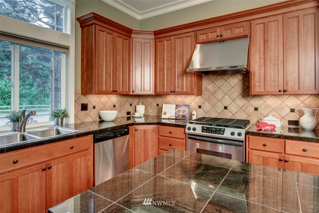 817 South 37th Place Renton, WA 98055 - Photo 8 of 25