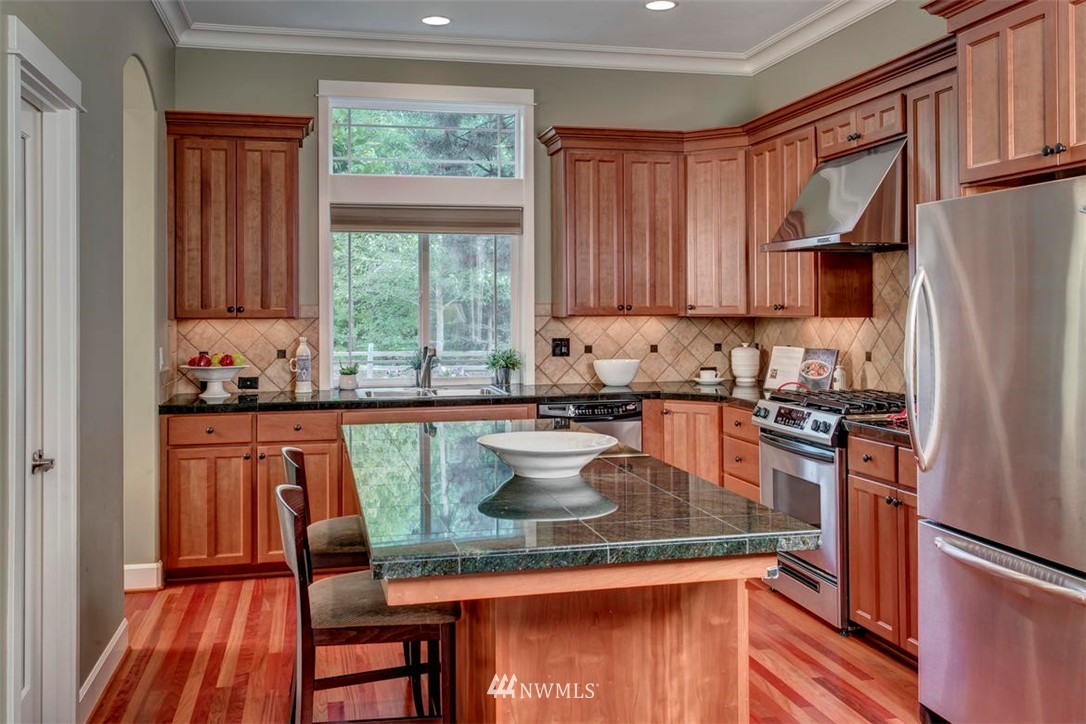 817 South 37th Place Renton, WA 98055 - Photo 9 of 25