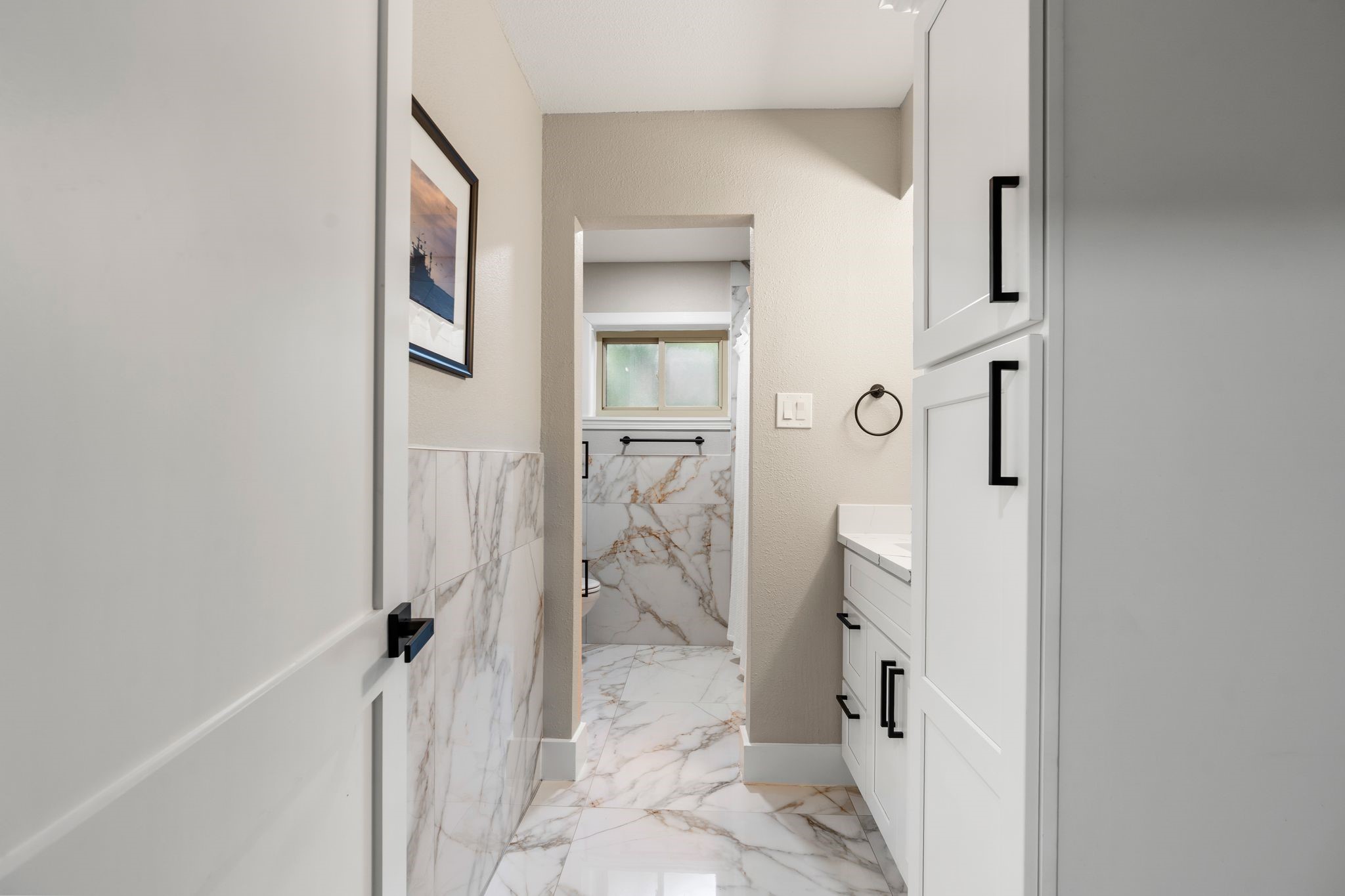 4423 Apollo Street Houston, TX 77018 - Photo 19 of 34 The guest bath offers dual linen closets providing ample storage and space.