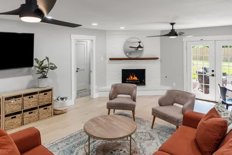 $895,000 | 4423 Apollo Street, Houston, TX 77018