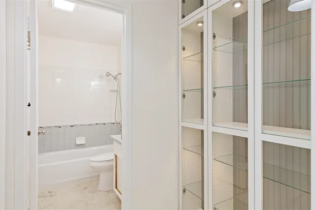 $320,000 | 7 Commodore Drive, Unit 355, Emeryville, CA 94608