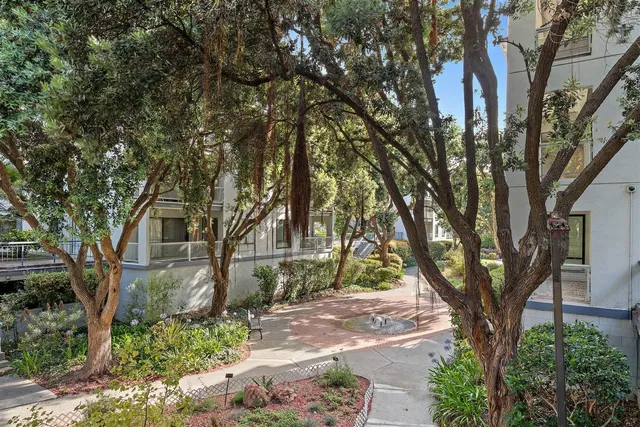 $320,000 | 7 Commodore Drive, Unit 355, Emeryville, CA 94608