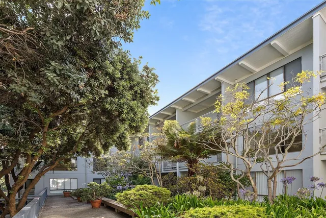 $320,000 | 7 Commodore Drive, Unit 355, Emeryville, CA 94608