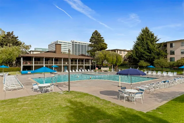 $320,000 | 7 Commodore Drive, Unit 355, Emeryville, CA 94608