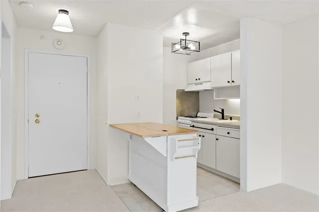 $320,000 | 7 Commodore Drive, Unit 355, Emeryville, CA 94608