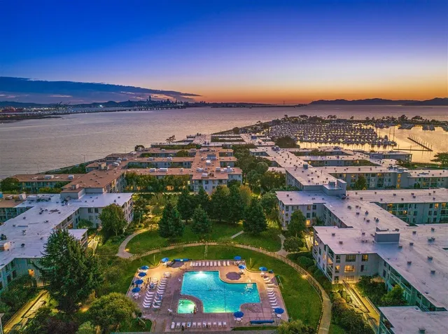 $320,000 | 7 Commodore Drive, Unit 355, Emeryville, CA 94608