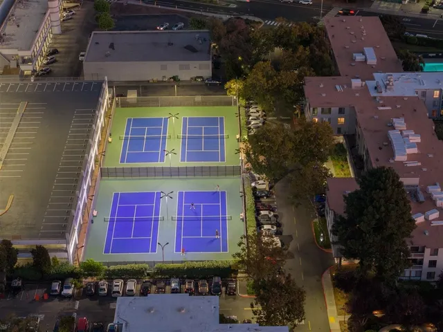 $320,000 | 7 Commodore Drive, Unit 355, Emeryville, CA 94608