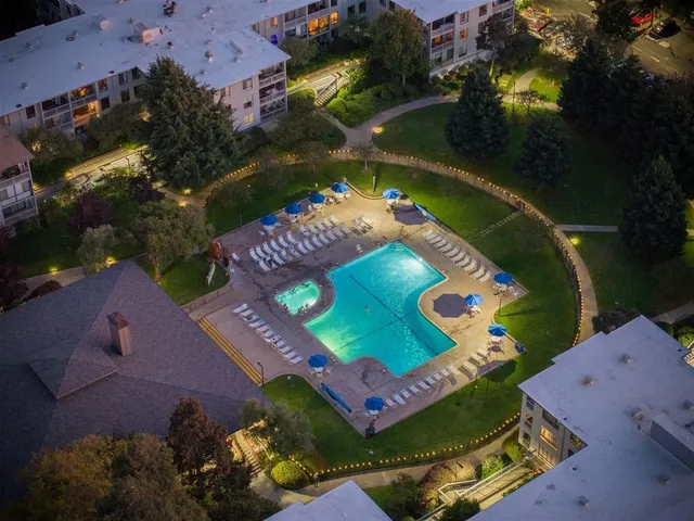 $320,000 | 7 Commodore Drive, Unit 355, Emeryville, CA 94608