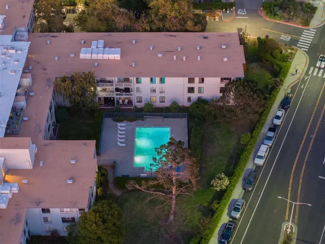 $320,000 | 7 Commodore Drive, Unit 355, Emeryville, CA 94608