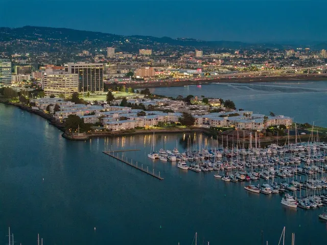 $320,000 | 7 Commodore Drive, Unit 355, Emeryville, CA 94608